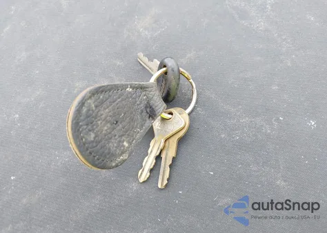 1982 Fiat 124 Spider z USA, uszkodzony, nr VIN ZFAAS00B1C8188623